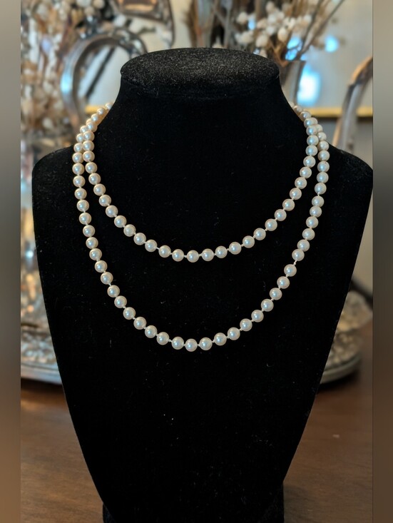 Jewelry - Classic Cream faux  Pearl  Necklace - Unbranded, Vintage